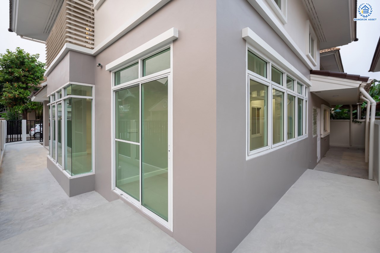 บ้านมือสองตกแต่งใหม่ ม.รัชชา2 บางใหญ่ หลังมุม เนื้อที่ 59 ตร.ว. ฟังก์ชัน 3 ห้องนอน 3 ห้องน้ำ 1 ห้องอเนกประสงค์ จอดรถได้ 2 คัน บนทำเลเชื่อมต่อถ.กาญจนาภิเษก ใกล้เซ็นทรัลเวสต์เกต ทางด่วน "กาญจนาภิเษก" และรถไฟฟ้าสายสีม่วง "สถานีตลาดบางใหญ่"